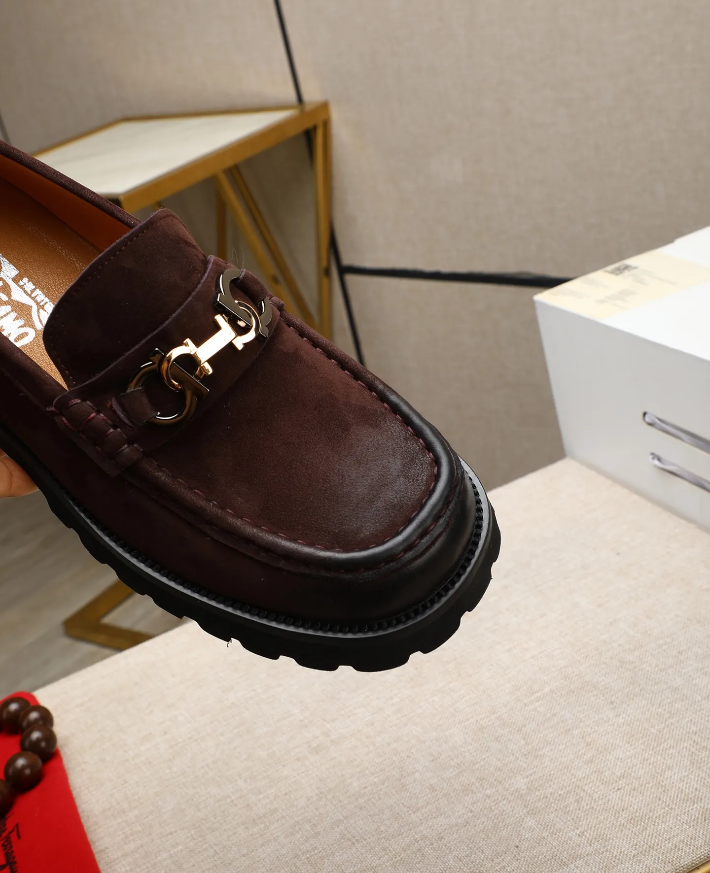 Men's shoes 💰520 📛📛Salvatore Ferragamo high-end (Salvatore Ferragamo) is the world's top luxury footwear brand. It comes from the fashion kingdom of Italy. It is famous all over the world for its traditional handmade design and novel styles... 🚶🏻🚶🏻New suit shoes are available simultaneously at the counter. This model is purely handmade. The fabric is imported Italian calfskin ➕Soft water-dyed cowhide lining Original authentic outsole🌀🌀Size: 38➖44.